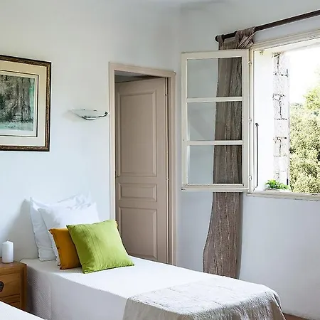Sleeps 8 Pool Air Con Wifi