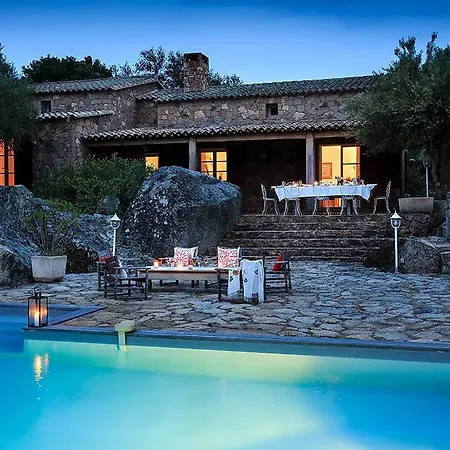Sleeps 8 Pool Air Con Wifi Villa